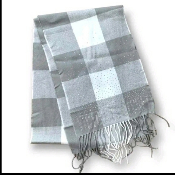 NWOT Victoria’s Secret Scarf Gray White Buffalo Plaid Crystal Embellish Logo - Picture 8 of 8